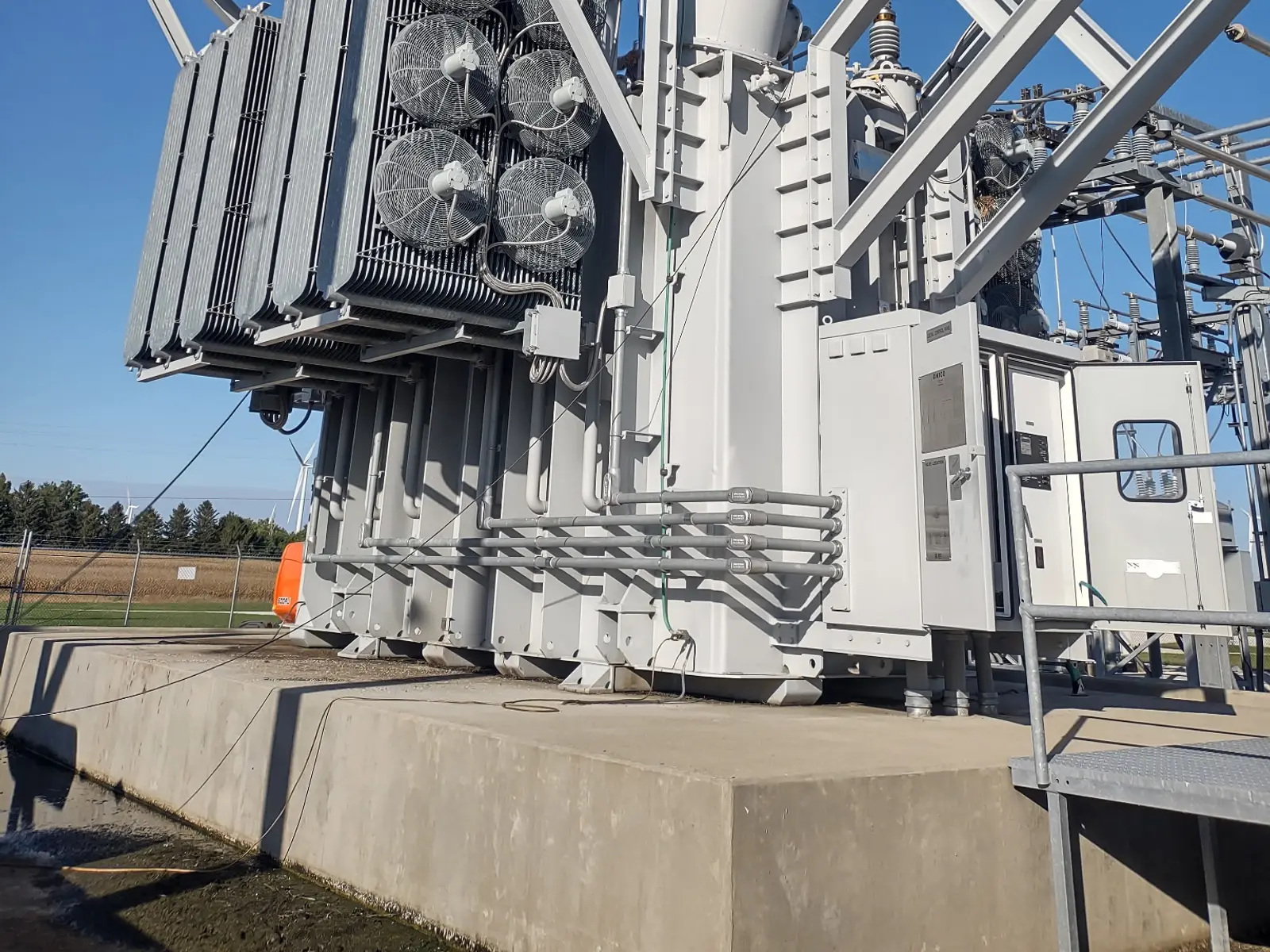 Transformer bushing work from a lift